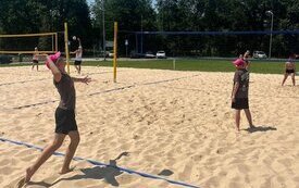 Upalny Turniej siatk&oacute;wki plażowej rozegrany 30