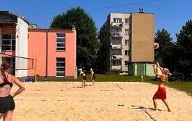 Upalny Turniej siatk&oacute;wki plażowej rozegrany 36