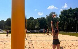 Upalny Turniej siatk&oacute;wki plażowej rozegrany 37