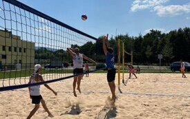 Upalny Turniej siatk&oacute;wki plażowej rozegrany 75