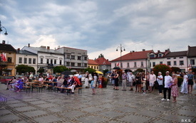 Francja-elegancja na kęckim Rynku 53