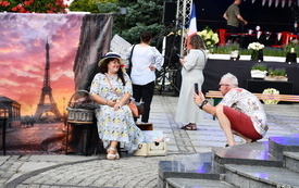 Francja-elegancja na kęckim Rynku 110