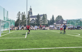 Kompleks sportowy przy kęckiej &bdquo;Dw&oacute;jce&rdquo; otwarty hucznie i w doborowym towarzystwie_ 26