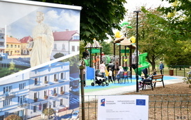 Nowy plac zabaw już służy naszym milusińskim 26