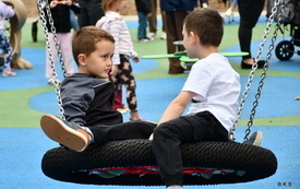 Nowy plac zabaw już służy naszym milusińskim 28