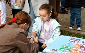 Nowy plac zabaw już służy naszym milusińskim 96