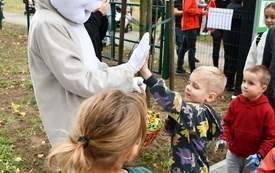 Nowy plac zabaw już służy naszym milusińskim 131