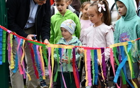 Nowy plac zabaw już służy naszym milusińskim 135