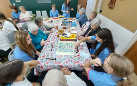 &bdquo;Czas z plansz&oacute;wką&rdquo; - wolontariusze z &bdquo;Tr&oacute;jki&rdquo; z wizytą u senior&oacute;w 2