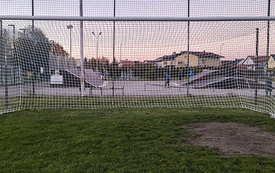 Nowe bramki na boisku bocznym na stadionie TS Hejnał Kęty 2