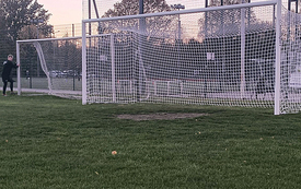 Nowe bramki na boisku bocznym na stadionie TS Hejnał Kęty 3