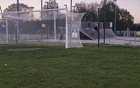 Nowe bramki na boisku bocznym na stadionie TS Hejnał Kęty 4