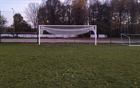 Nowe bramki na boisku bocznym na stadionie TS Hejnał Kęty 5