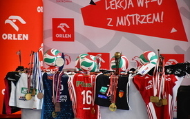 Lekcja WF-u z Mistrzem w Kęckiej Tr&oacute;jce 68