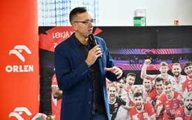Lekcja WF-u z Mistrzem w Kęckiej Tr&oacute;jce 70