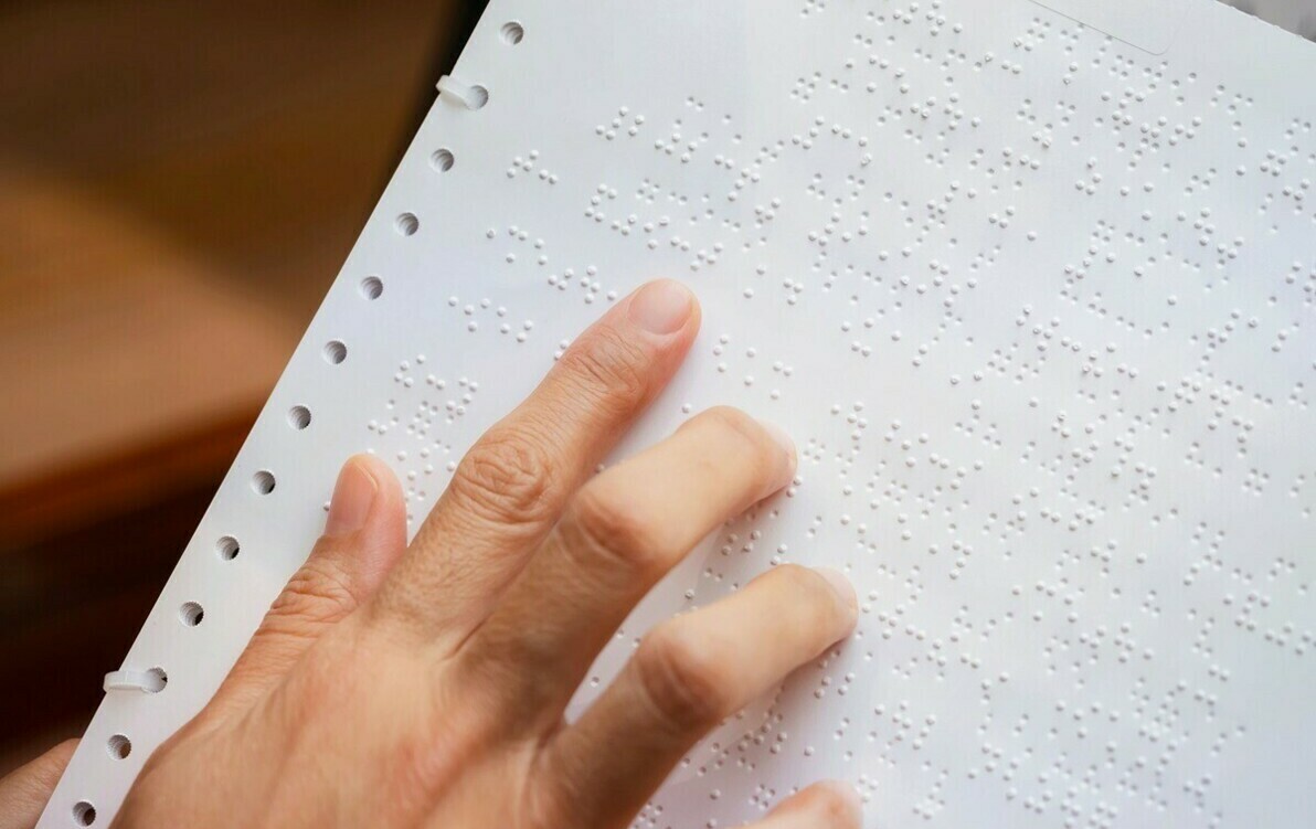 Zdjęcie do Osoby niewidome i niedowidzące w miejscu pracy