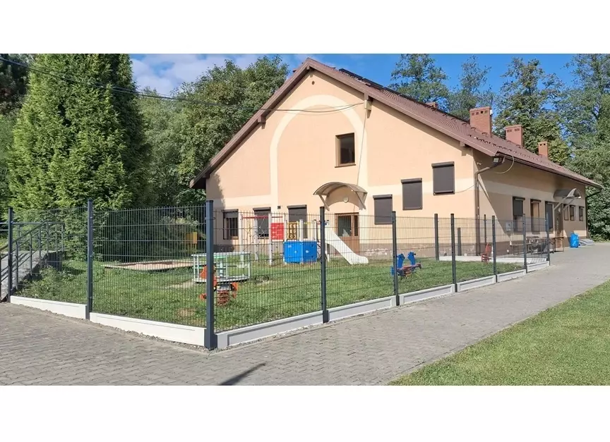 Zdjęcie do Bulowice: Plac zabaw z nowym ogrodzeniem