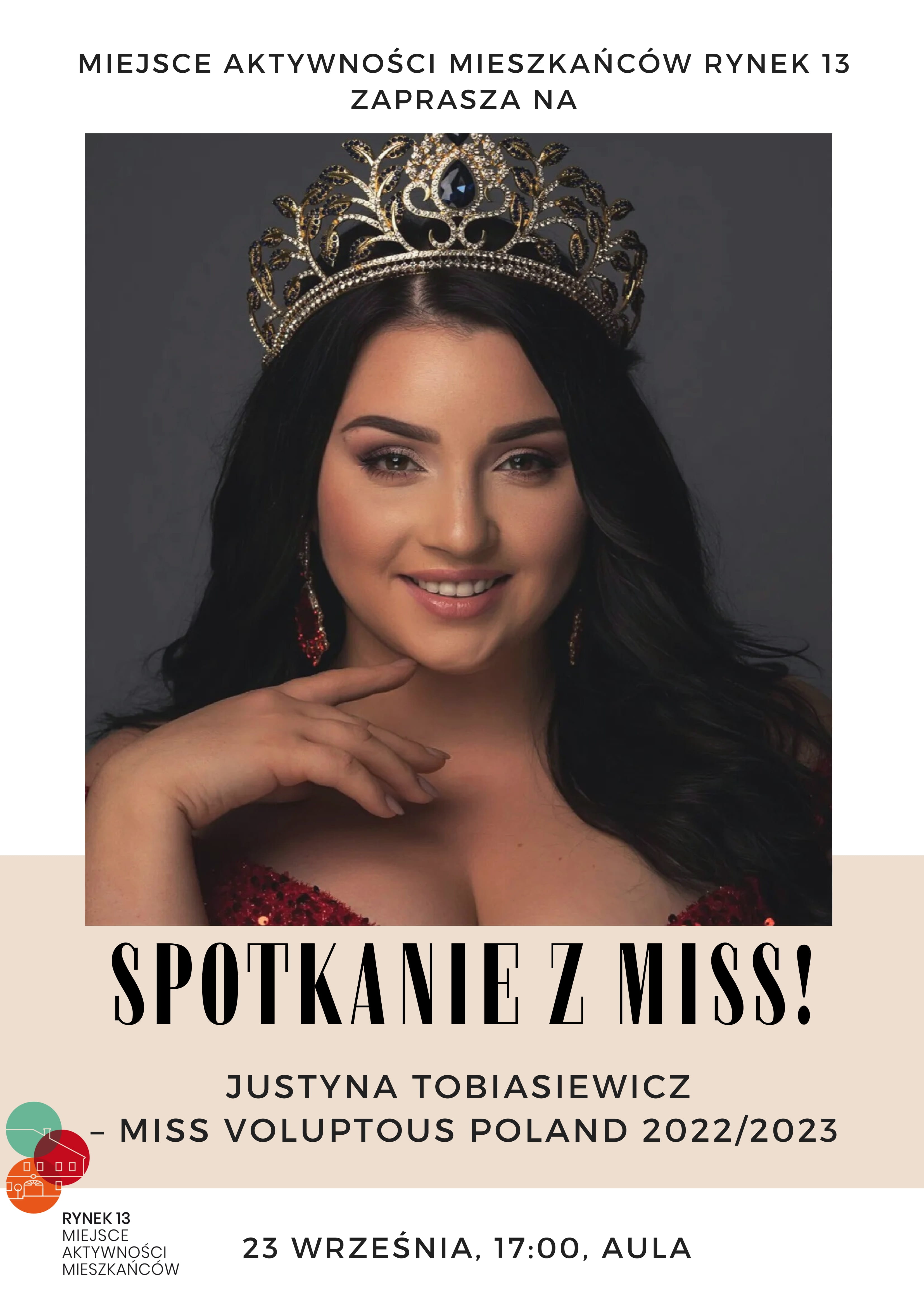 Plakat promujący spotkanie z Justyną Tobiasiewicz - Miss Voluptous Poland 2022/2023, przedstawiając twarz kobiety w koronie miss i zawiarający datę, godzinę i miejsce spotkania - 23 wrzesnie, 17:00, aula Miejsca Aktywności Mieszkańców Rynek 13