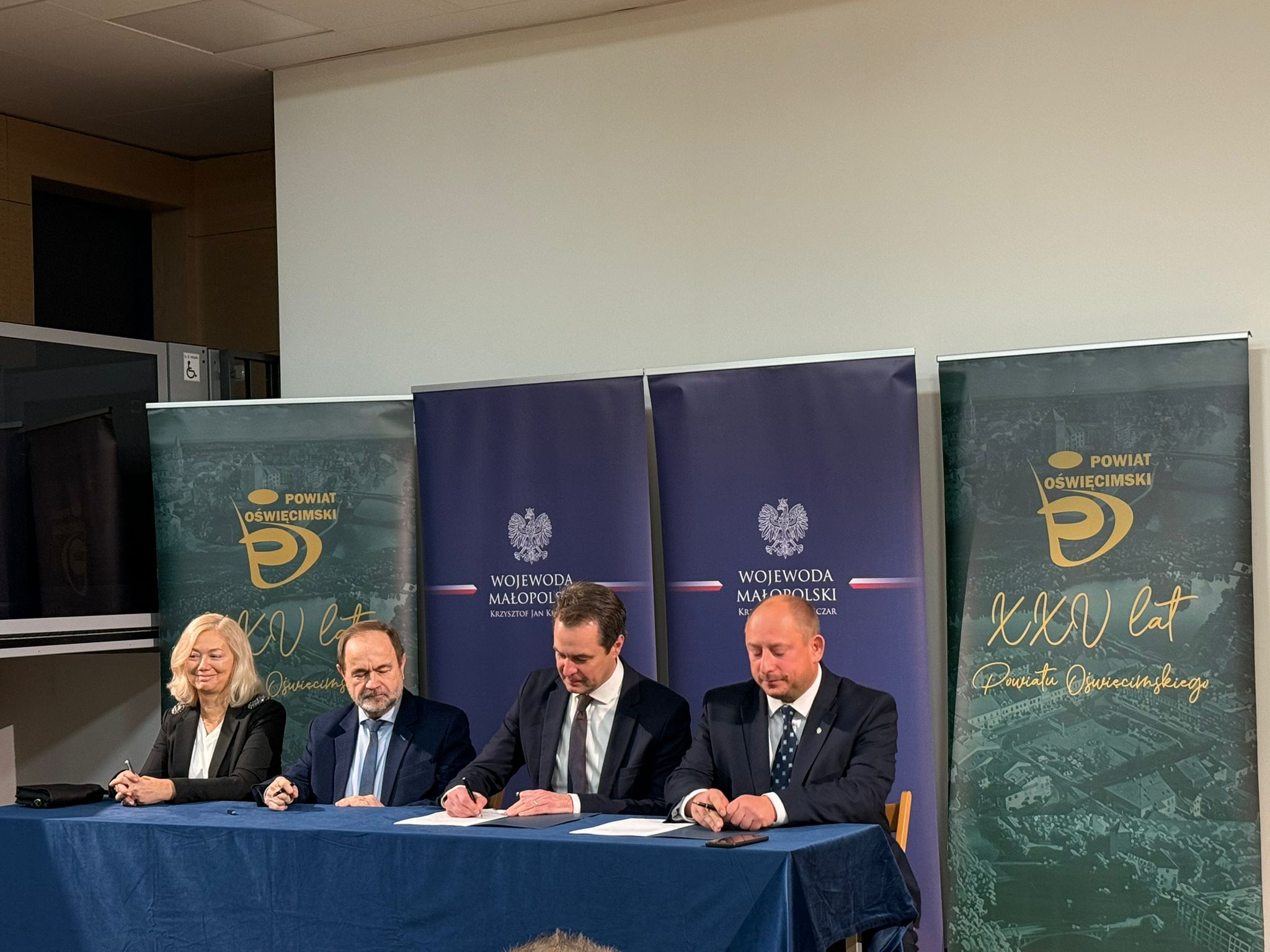 Podpisanie umowy na&nbsp;remont drogi w&nbsp;Bulowicach