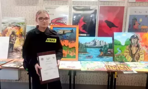 Zdjęcie do Marta Brońka z MDP Kęty Podlesie z drugą lokatą wojew&oacute;dzkiego etapu Og&oacute;lnopolskiego Strażackiego Konkursu Plastycznego