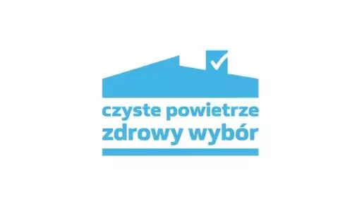 logo programu czyste powietrze - na białym tle niebieski dach domu, pod spodem napis niebieskimi literami czyste powietrze, pod spodem napis zdrowy wybór, na dole belka domu - podłoga
