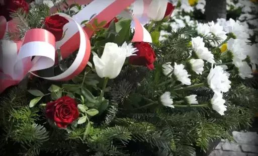 Wiązanka kwiatowa biało-czerwona