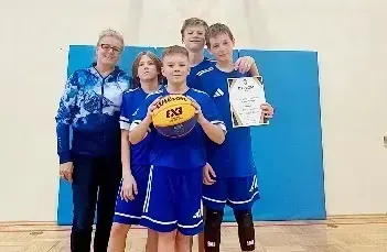 Zdjęcie do Koszykarze z ZSP nr 3 wicemistrzami w Powiatowych Igrzyskach Dzieci w Koszyk&oacute;wce 3x3 Chłopc&oacute;w