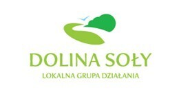 na białym tle zielone logo - w kształcie serca jest zamknięty uproszczony krajobraz z rzeką płynącą pośrodku, pod spodem napis zielonymi literami dolina soły i pod spodem kolejny napis lokalna grupa działania