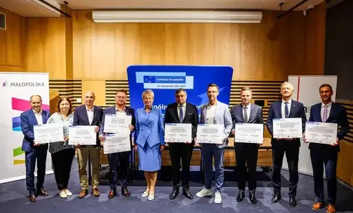 Zdjęcie do Czeki odebrane - ponad 6,6 mln zł na dwie ważne inwestycje!