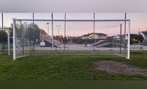 bramka o zmroku na stadionie ts hejnał 