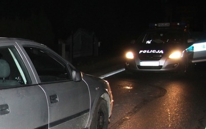 Zdjęcie do Nocny patrol zatrzymał drogowego przestępcę z dożywotnim zakazem kierowania