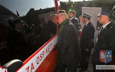 Zdjęcie do Nowy w&oacute;z trafił do strażak&oacute;w OSP Kęty. Będzie służył Grupie Poszukiwawczo - Ratowniczej