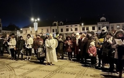 Zdjęcie do Hej kolęda, kolęda... Wsp&oacute;lne kolędowanie na kęckim Rynku po raz sz&oacute;sty