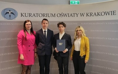 Zdjęcie do Uczniowie &bdquo;Dw&oacute;jki&rdquo; na gali laureat&oacute;w w Krakowie