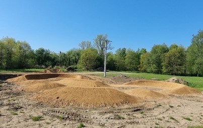 Zdjęcie do Pumptrack w Parku Miejskim nabiera kształt&oacute;w