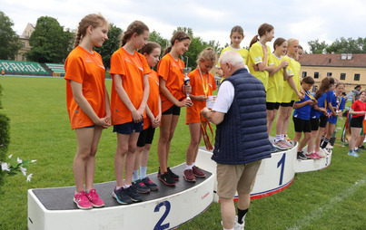 Zdjęcie do II miejsce Szkoły Podstawowej nr 1 w Kętach w zawodach wojew&oacute;dzkich w Tr&oacute;jboju Lekkoatletycznym Dziewcząt