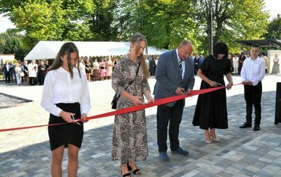 Zdjęcie do Uroczyste otwarcie rozbudowanego budynku Szkoły Podstawowej w Malcu