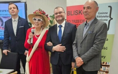 Zdjęcie do Biblioteczny Dzień Kobiet z Emilią Krakowską - niezapomniane spotkanie w Rynek 13